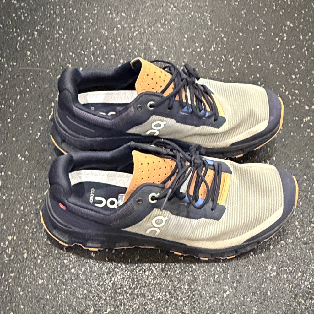 On Running Cloudvista Women’s Navy and Peach Trail Running Shoes